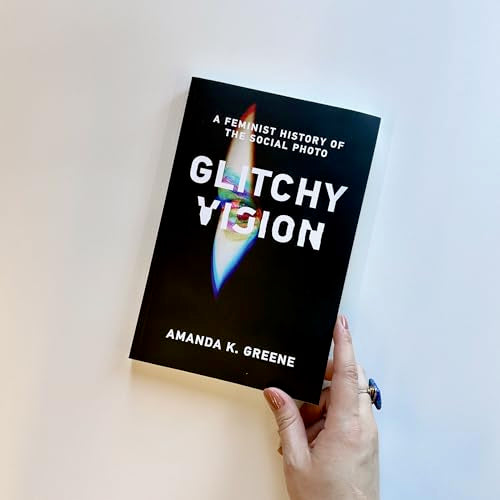 Glitchy Vision: A Feminist History of the Social Photo