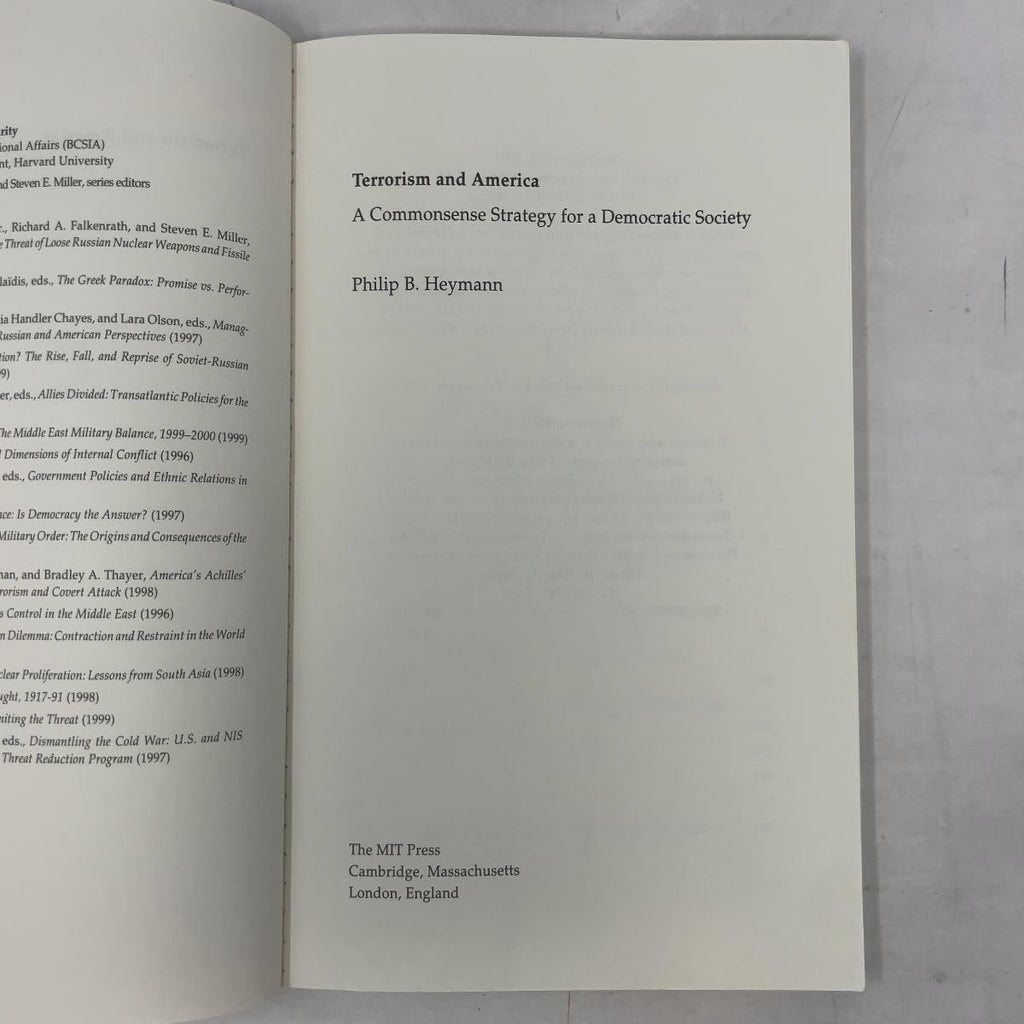 Terrorism and America: A Commonsense Strategy for a Democratic Society (BCSIA Studies in International Security)