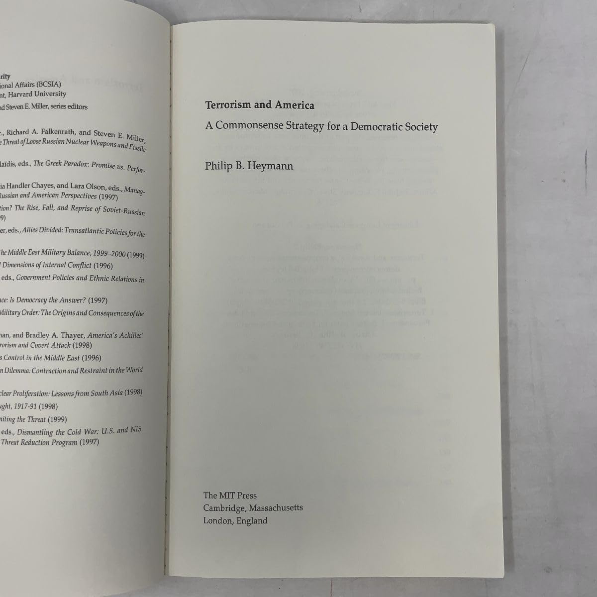 Terrorism and America: A Commonsense Strategy for a Democratic Society (BCSIA Studies in International Security)