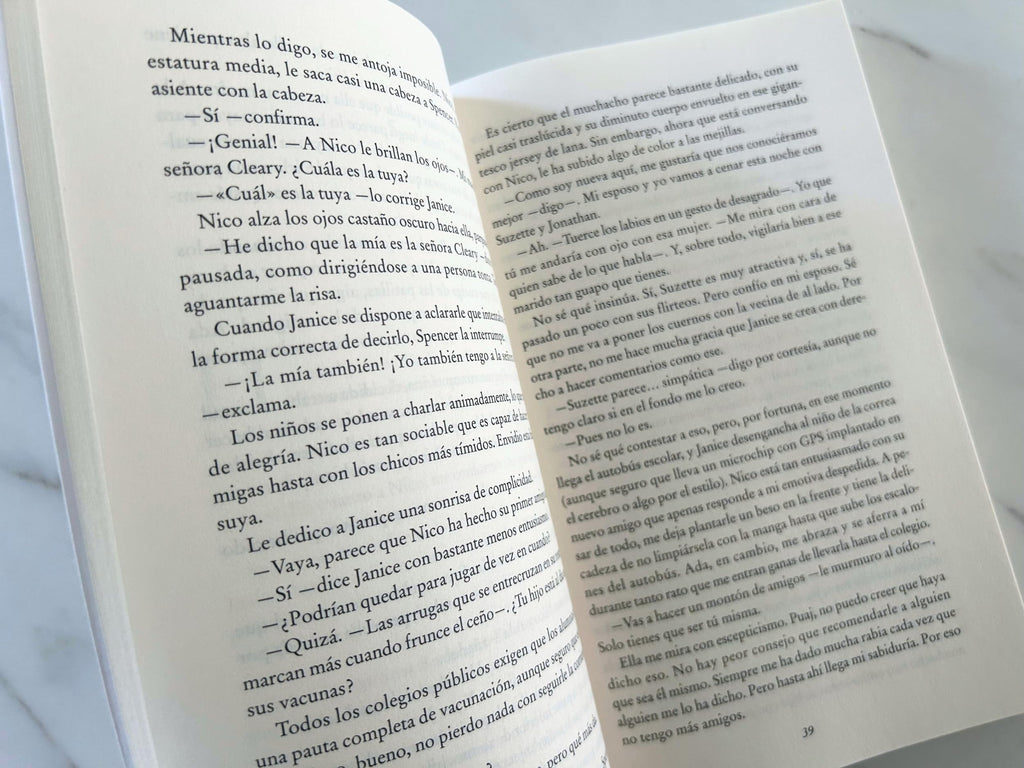 The Housemaid Is Watching (La empleada te vigila) Spanish Edition (LA EMPLEADA / THE HOUSEMAID)